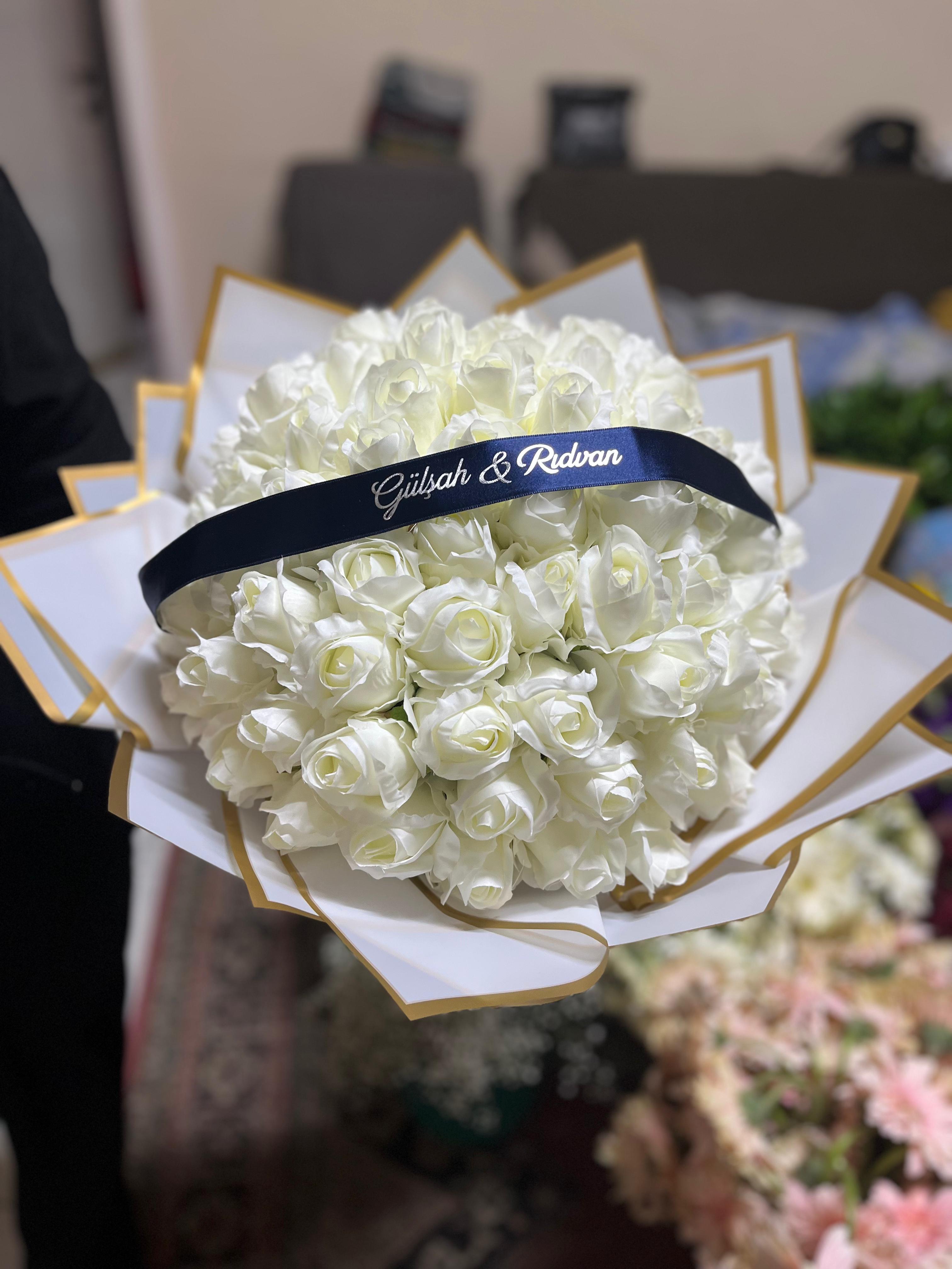 51 Adet Yapay Beyaz Gül Buketi