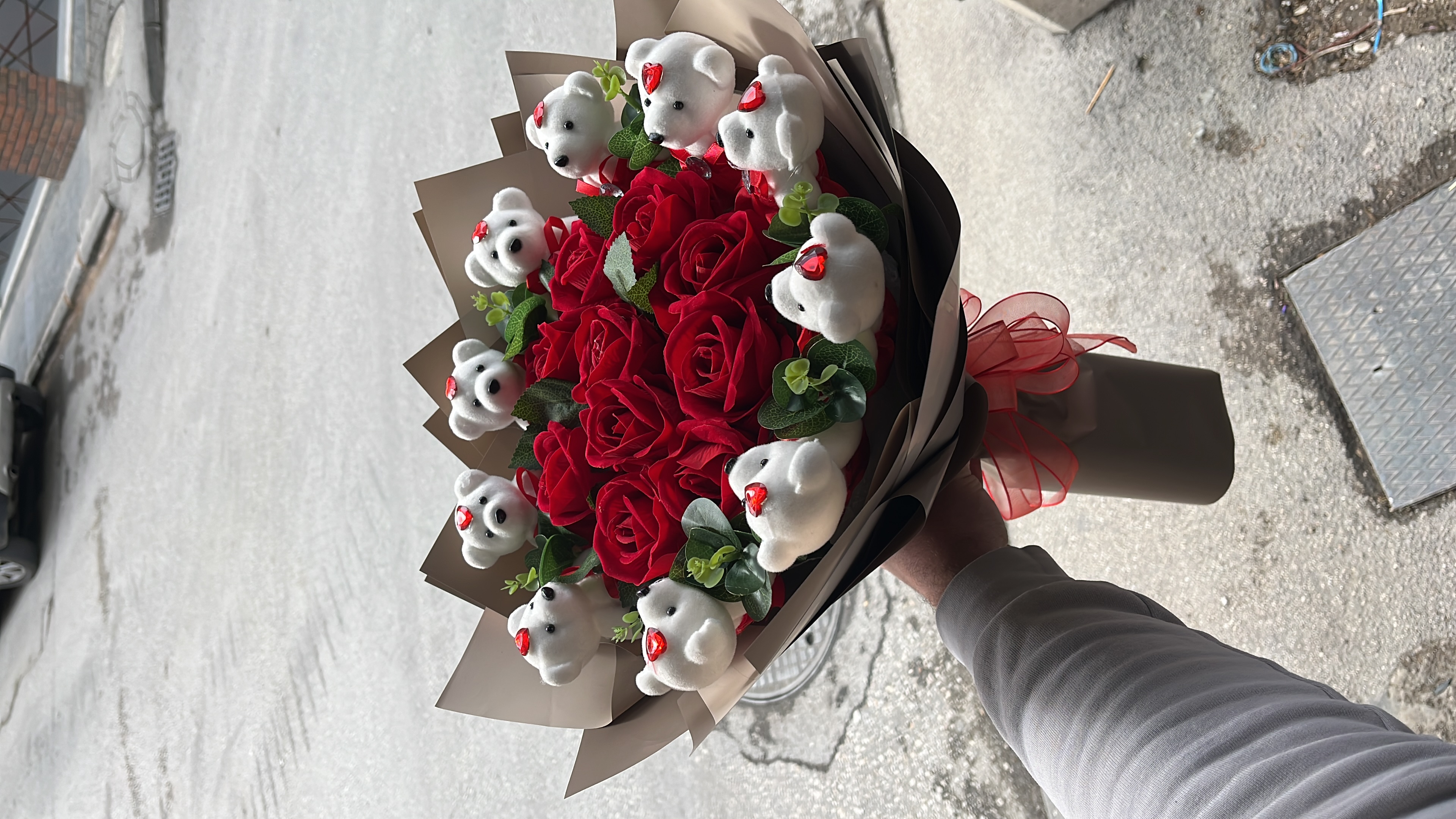 Özel ayıcıklı güllü buket